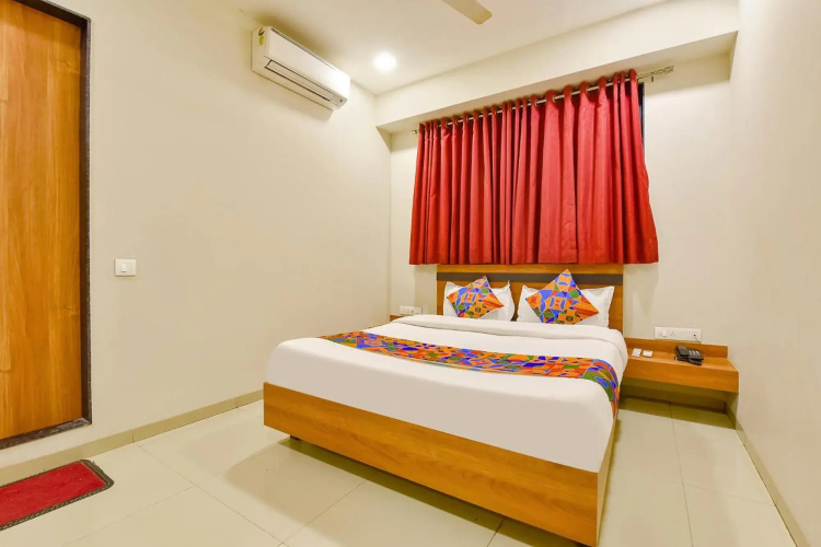Flagship 76949 Hotel Happinex