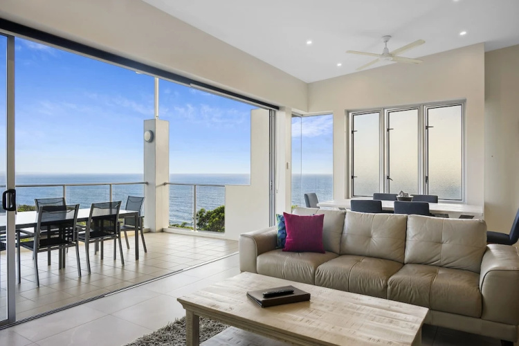 Casa San Marino 3 Bedroom Home by RedAwning