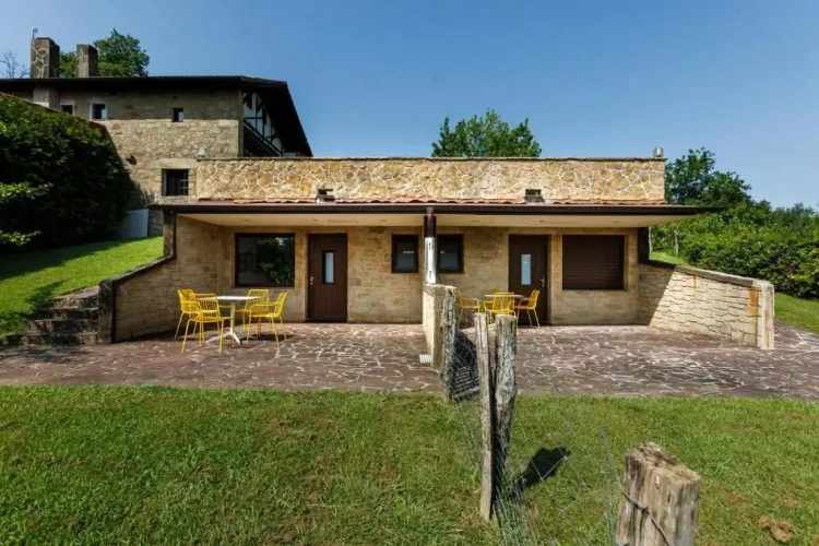 Standard Quadruple room with garden view