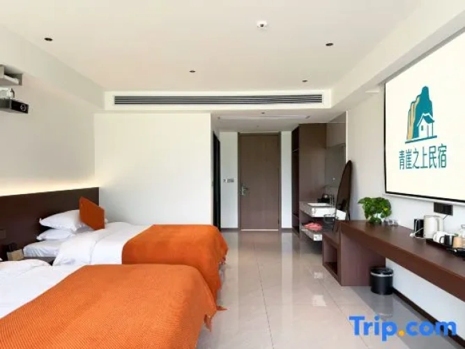 Standard Twin room with balcony