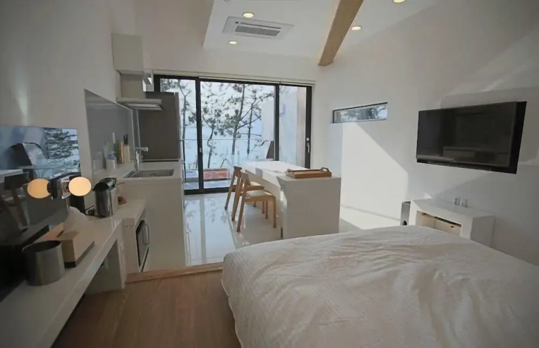 The Hill Pool Villa Pension