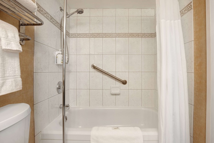 Days Inn by Wyndham Calgary South photo 10
