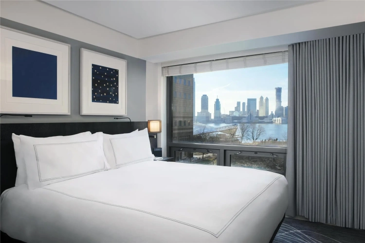 Hudson Double Suite with river view