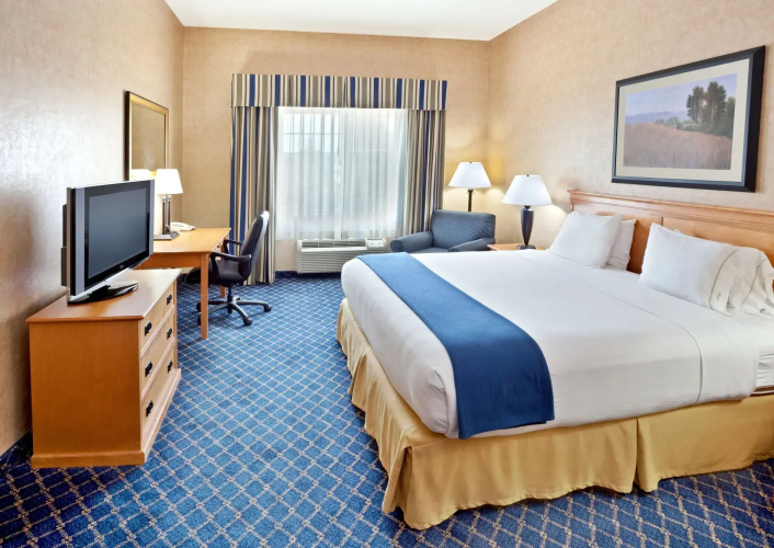 Holiday Inn Express & Suites Cheney by IHG