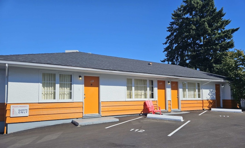 2400 Motel Vancouver photo 12