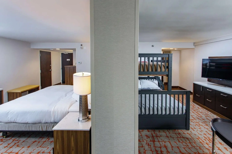 Sextuple Family Suite