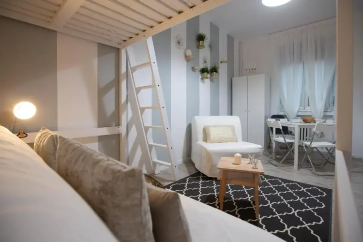 Apartment via Treviso 6