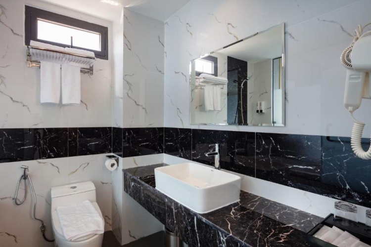 Deluxe Double room with city view