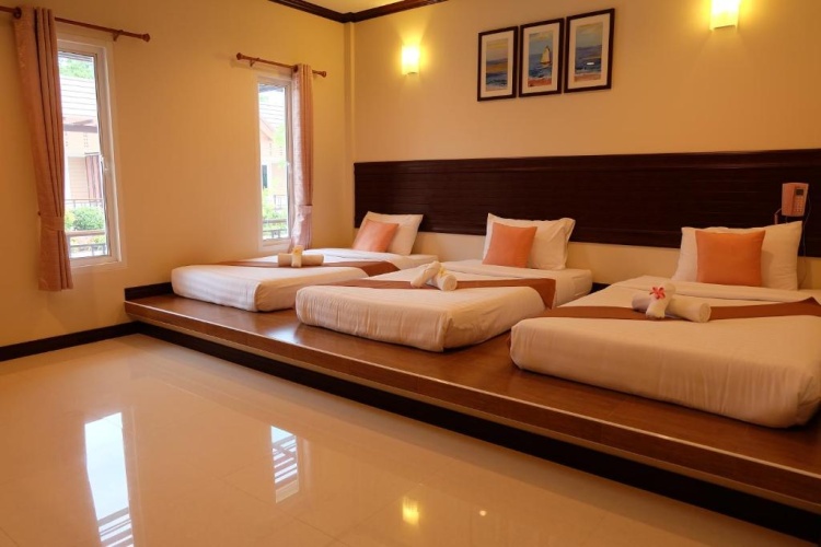 Standard Triple room