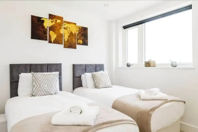 Flying Butler Greenwich Apartment
