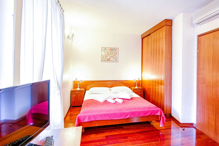 Villa Slika Over view