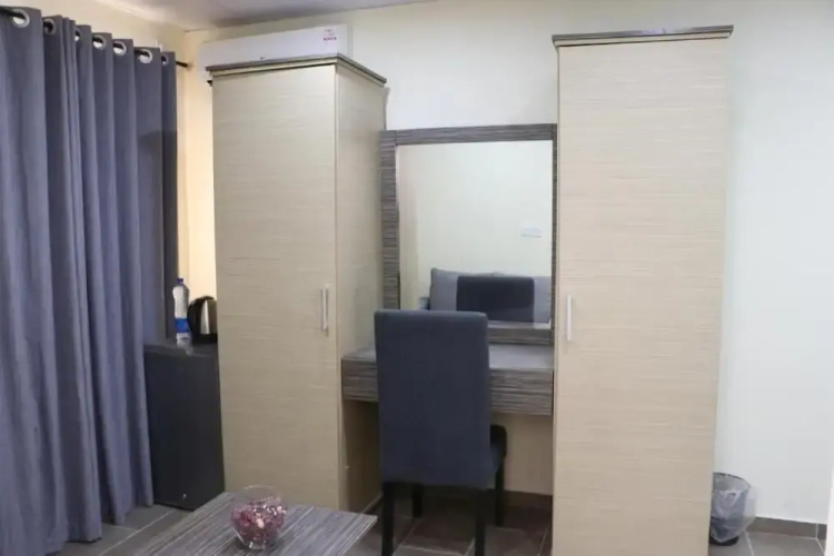 Paragon Gardens & Suites