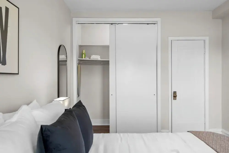 Modern 1BR - Kenwood 501