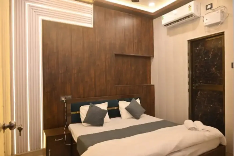 Goroomgo Narayan Niwas Homestay Ayodhya