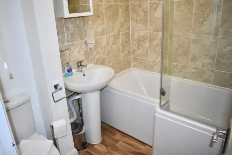 2 Bedroom Apartment With Balcony in Brighton