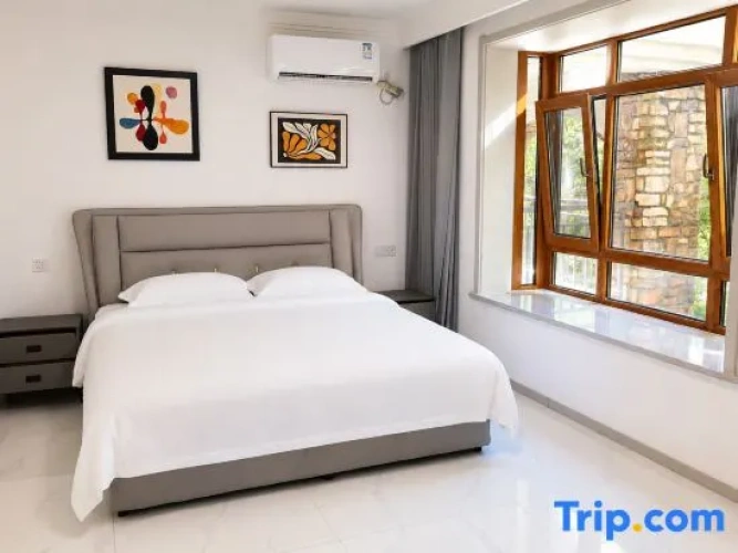 2 Bedrooms Suite with garden view