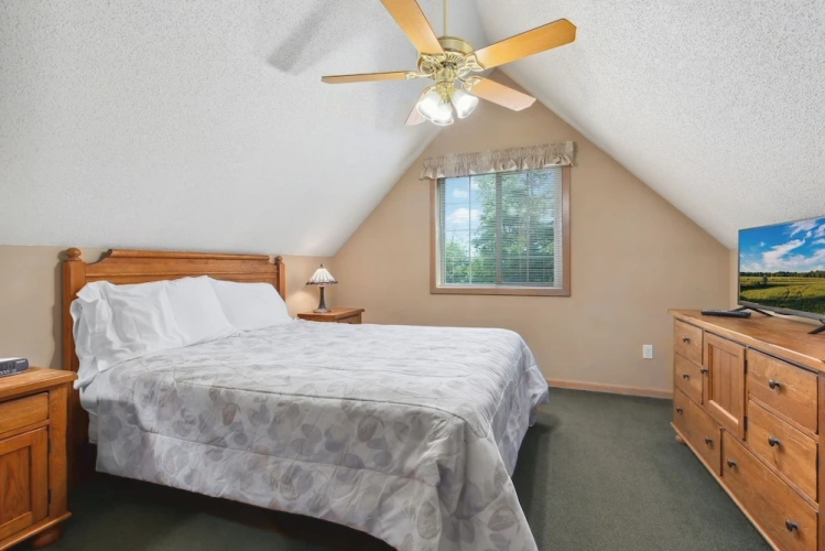 3 Bedrooms Standard Family room