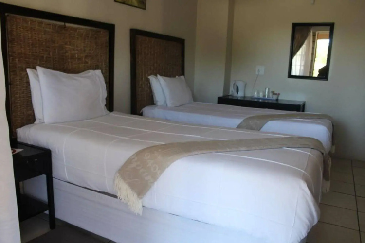 J and E Cyaara Guest House