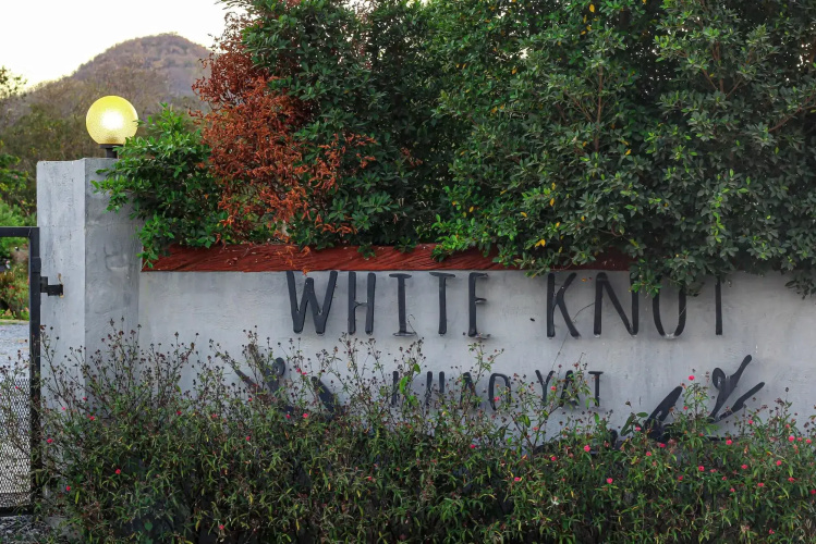 White Knot Khao Yai