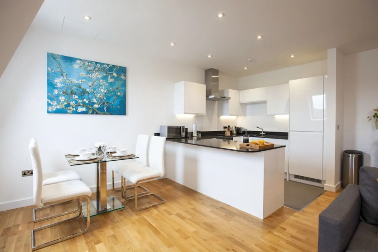 Alexandra Apartment