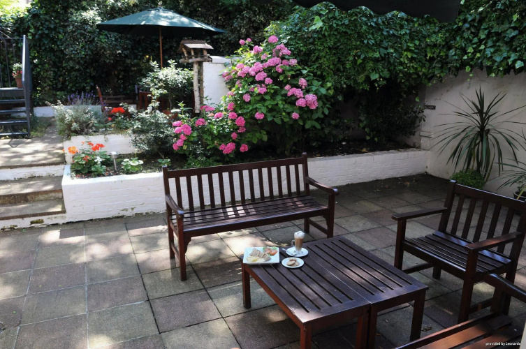 Ellen Kensington photo 16