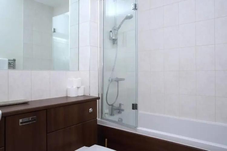2 Bedroom Basement Flat In Edinburgh