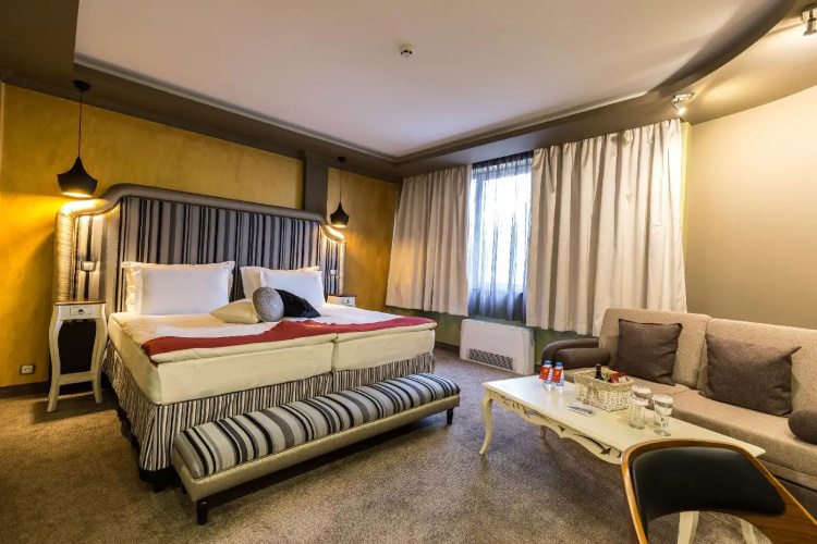 Hotel Diplomat Plaza