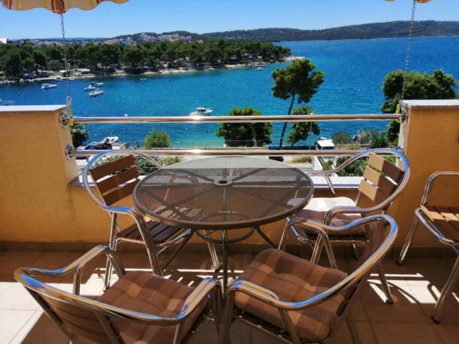 Apartment with sea view