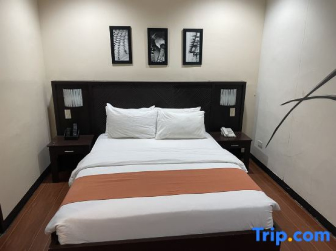 RedDoorz Plus @ Hotel Esse
