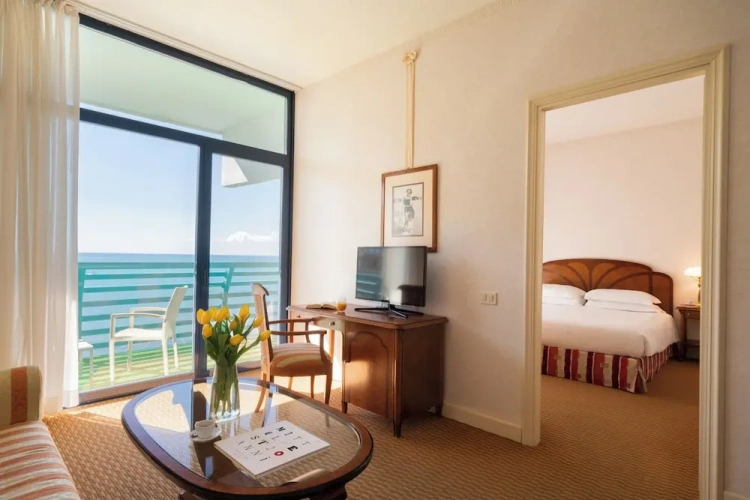 Junior Suite with balcony and beachfront