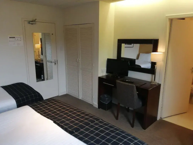 Eight Acres Hotel