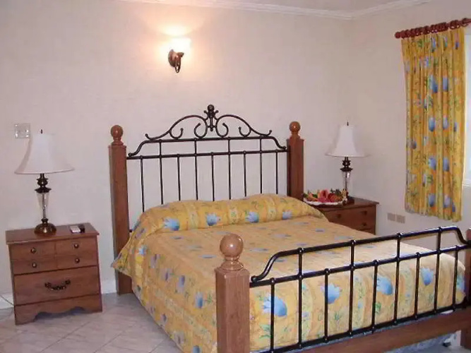 Bar-B-Barn Beach Hotel