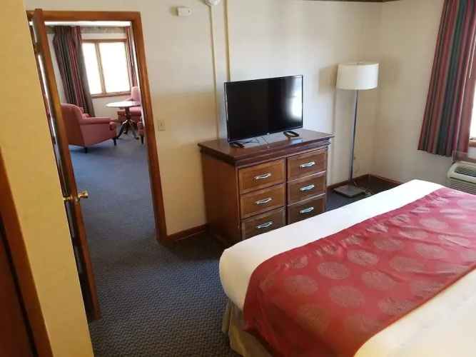 Ramada By Wyndham Flemington