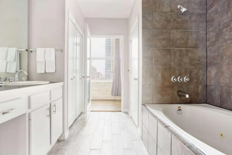 Reside Houston Downtown, a Wyndham Residence photo 8