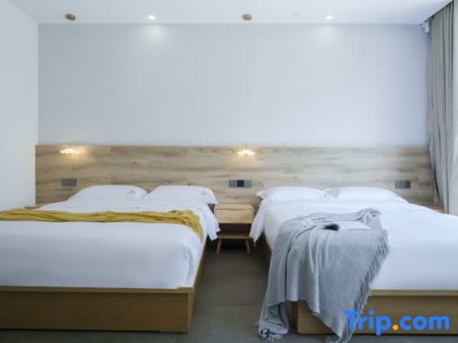 Standard Twin room with mountain view