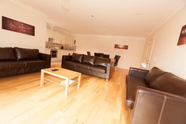 3 Bedrooms Apartment