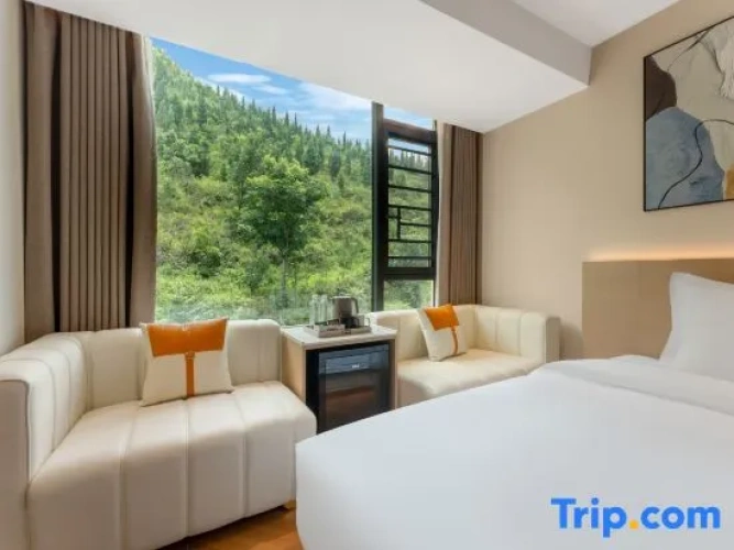Standard Twin room with mountain view