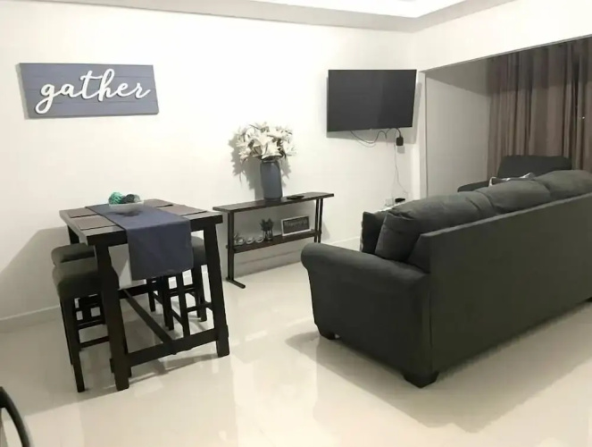Modern Luxury 1BR Condo in Kingston