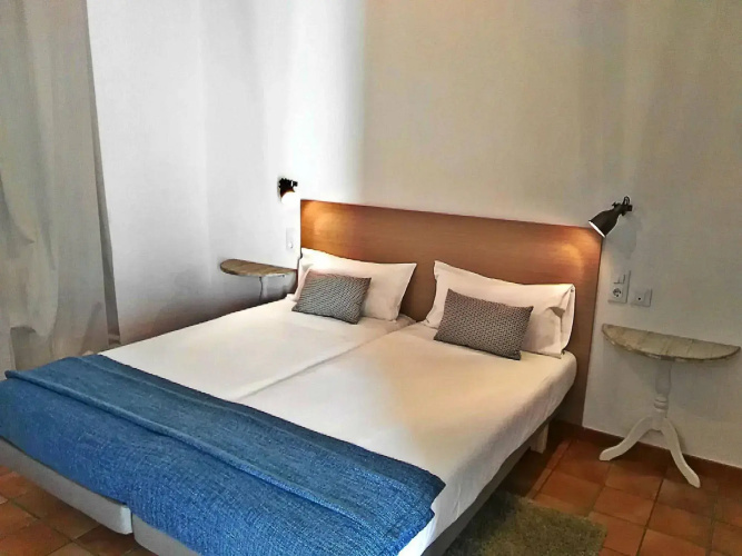Frenteabastos Hostel & Suites