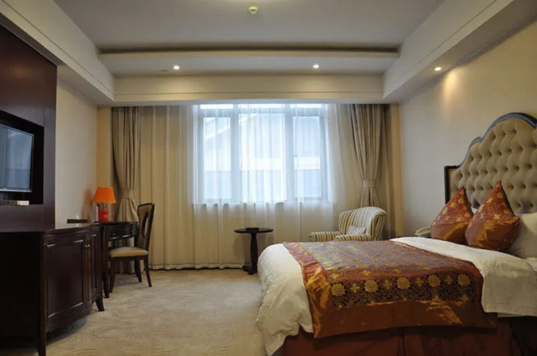 Phoenix Holiday Hotel