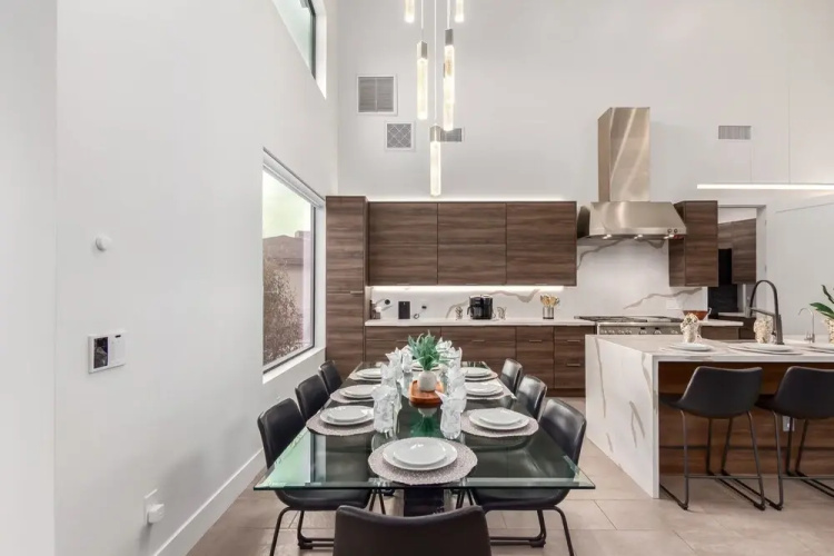 33rd Modern Phoenix 4 Bedroom Home by Redawning