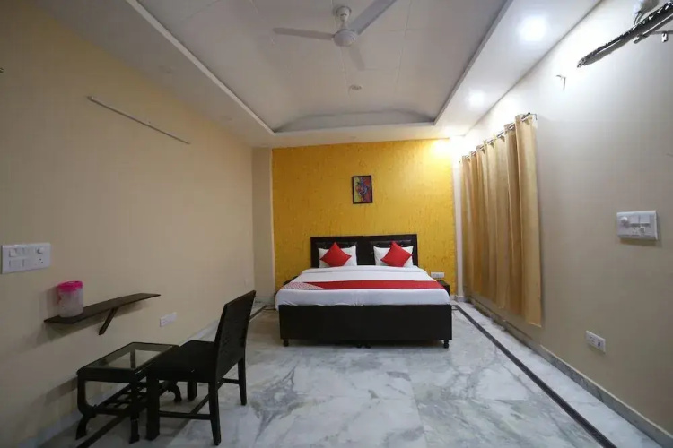 OYO 30385 Avyaan Residency