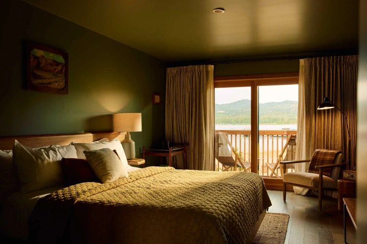 Standard Double room with lake view