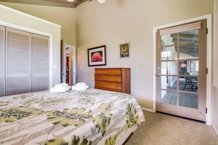 Honomu Home w/ Screened Lanai + Ocean Views!