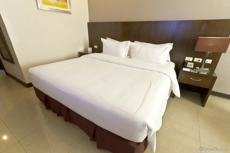 Mandarin Plaza Hotel