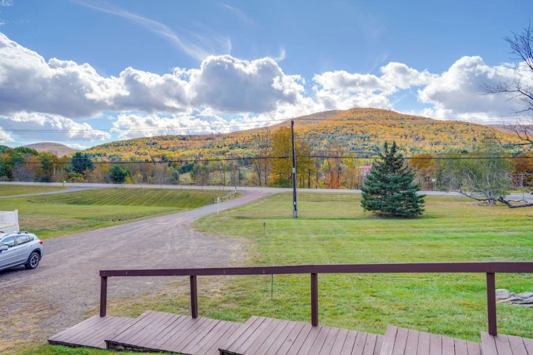 Peaceful Catskills Condo w/ Deck + Mountain View!