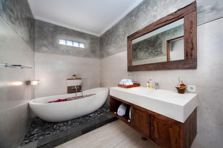 2 Bedrooms Villa
