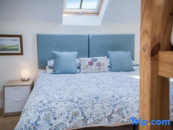 4 Bedrooms Apartment