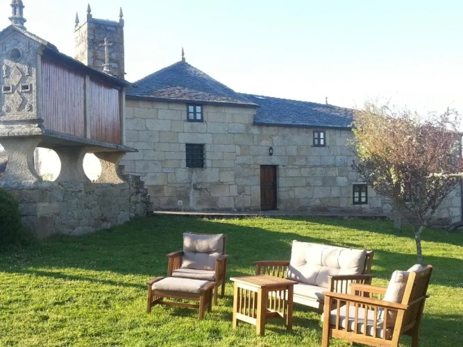 4 Bedrooms Cottage