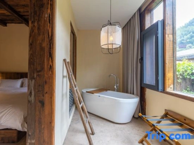 2 Bedrooms Suite with garden view